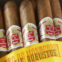 https://dev.jjfox.co.uk/media/catalog/category/Hoyo-De-Monterrey-Petit-Robustos.png